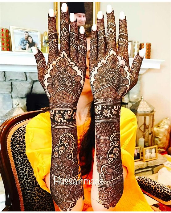 Elegant Crown With Cuff Covering Stylish Full Hand Mehndi Design Elegant Crown With Cuff Covering Stylish Full Hand Mehndi Design